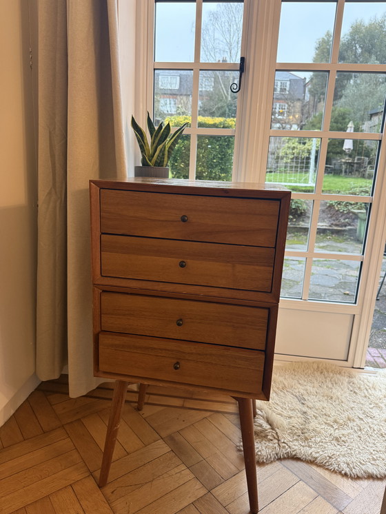 Image 1 of Cassettiera in legno massello di metà secolo - Condizioni eccellenti