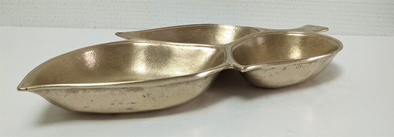 Image 1 of grote vintage bladvormige messing zaklepel