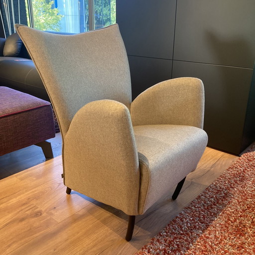 Bree's New World Tulip armchair