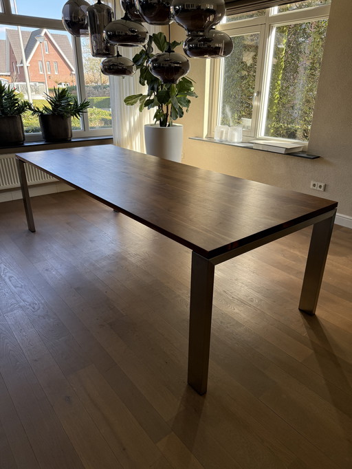 1 Bert Plantagie Table à manger en bois de noyer