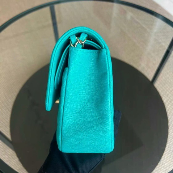 Image 1 of Chanel Classic Flap Medium - Caviar 25CM Gewatteerd Cyaanblauw Goudkleurige Hardware Serie 23