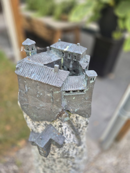 Colonne en granit avec village italien, 1,30 m de haut