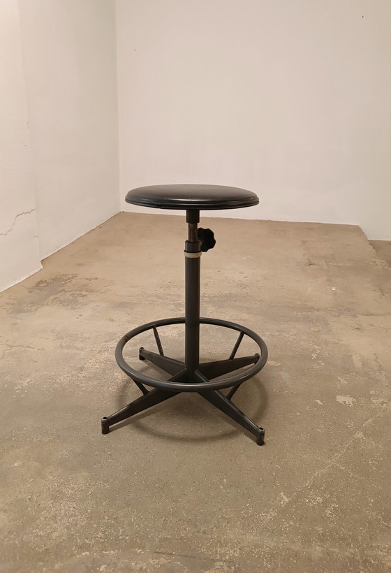 Image 1 of Taburete giratorio industrial de mediados de siglo de Sipe, Italia.