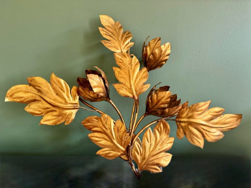 Grande applique murale florale vintage Hollywood Regency style Hans Kögl – Trois lumières, Impeccable (années 70)