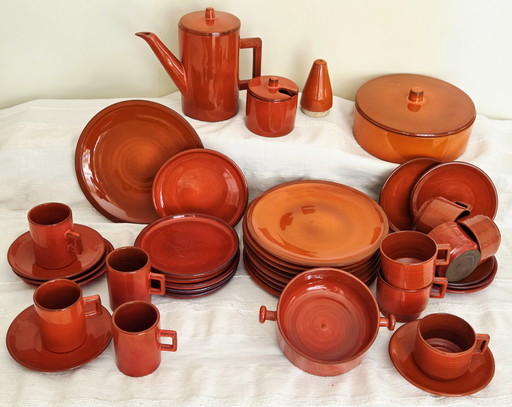 Unique Hofra dinnerware sleek design