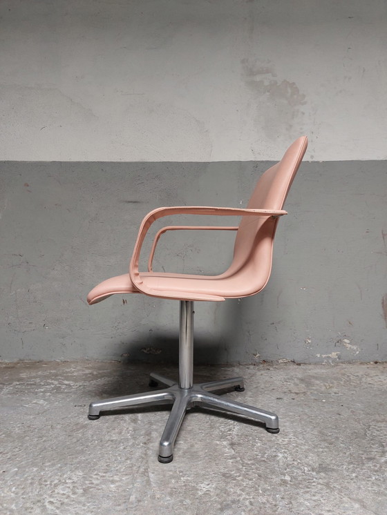 Image 1 of Sedia da ufficio vintage rosa con piede cromato