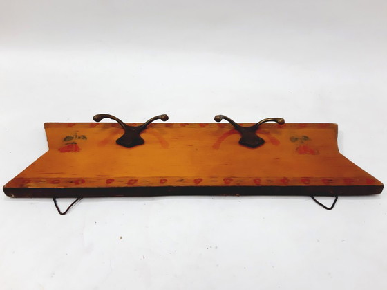 Image 1 of Vintage houten wandrek met messing haken