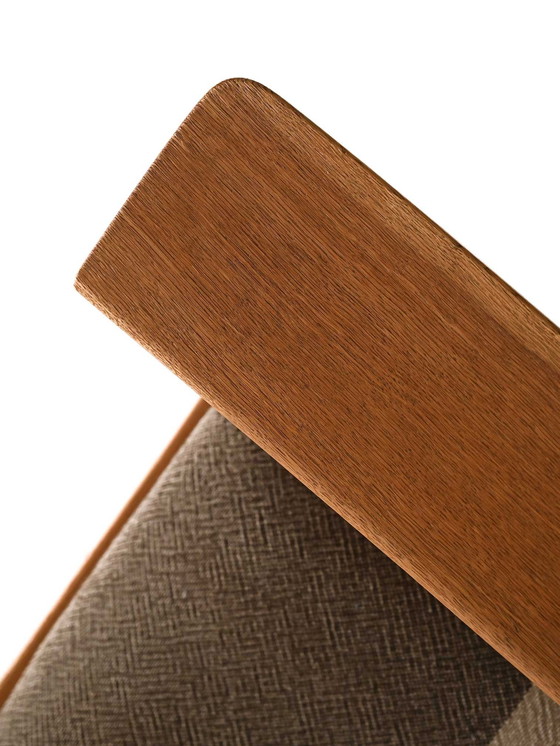 Image 1 of Hans Wegner GE 375 Fauteuil met Voetenbankje