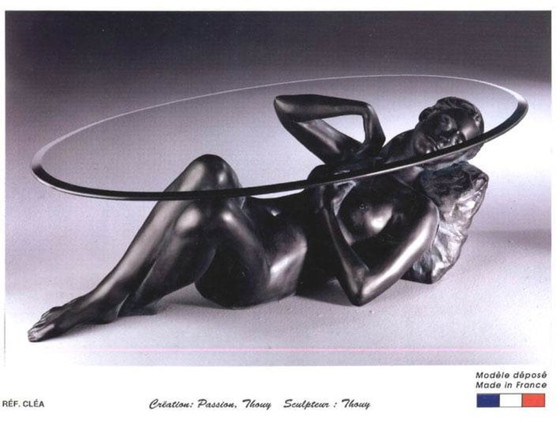 Image 1 of Künstlerischer bronzefarbener (Look-)Tisch