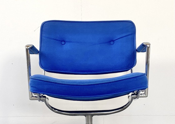 Silla Intermediate Herman Miller de los años 60, diseñada por Charles y Ray Eames – Sillas de conferencia (photo 3 of 10)