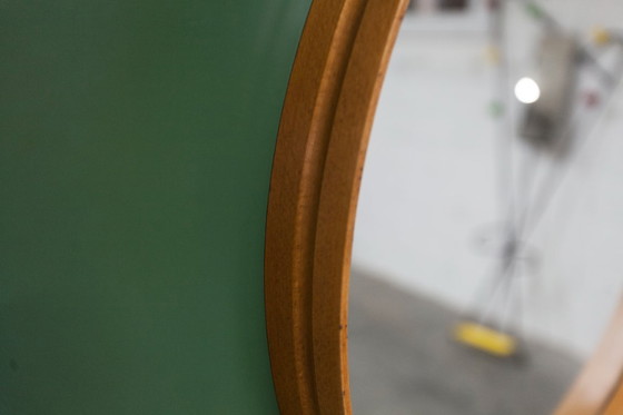 Image 1 of Espejo de pared redondo inusual, 60 cm, borde de teca sobre un tablero rectangular verde, años 60