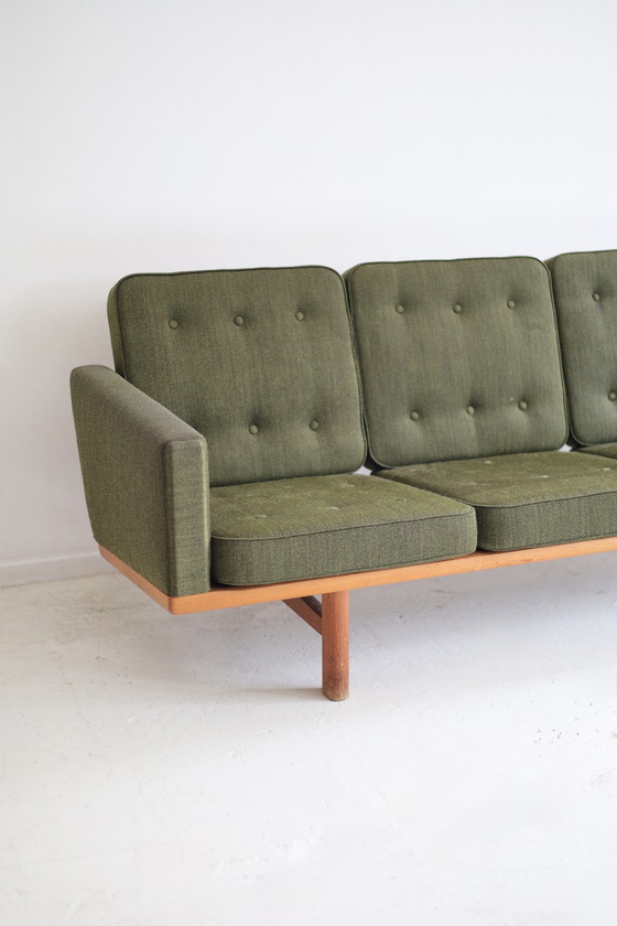 Image 1 of Canapé 4 places modèle GE-2363 Hans J. Wegner
