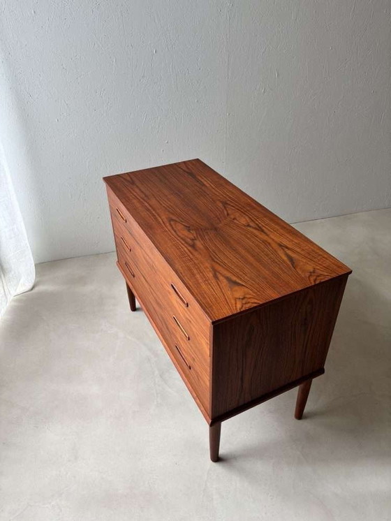 Image 1 of Cassettone in teak anni '60 completamente ristrutturato e dal design vintage