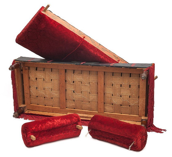 Image 1 of Divan Alsacien Rouge