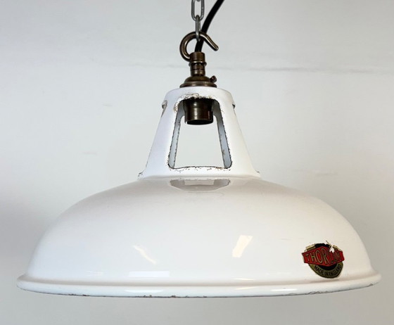Image 1 of Industriële witte geëmailleerde fabriekshanglamp van Thorlux, jaren 60