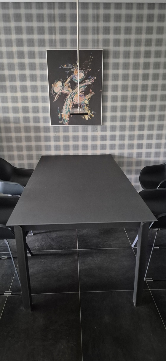 Montel Table with 4 Eames Bucket Chairs – Dining set, Metal (photo 9 of 15)