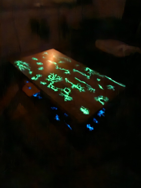 Image 1 of Glow Salontafel Bliksem Patronen - Kleurrijke Epoxy -ligtenberg burning