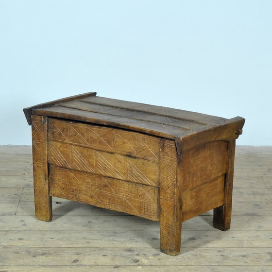 Romanian Shepherd’s Chest, Circa 1900 – Cabinets, Wood, Vintage (photo 4 of 12)