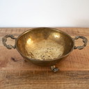 Antieke Franse bronzen schaal uit de 19e eeuw met decoratieve leeuwenhandvatten en -klauwen