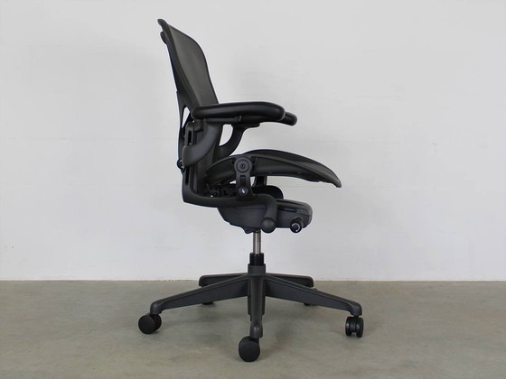 Image 1 of Aeron Remastered B Herman Miller Options complètes