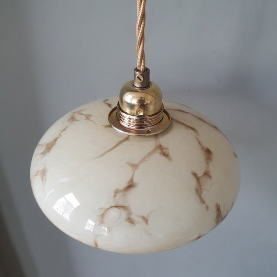 Lampada a sospensione vintage in vetro opalino stile Art Déco. Design Mid Century degli anni '30/'40. (photo 16 of 16)