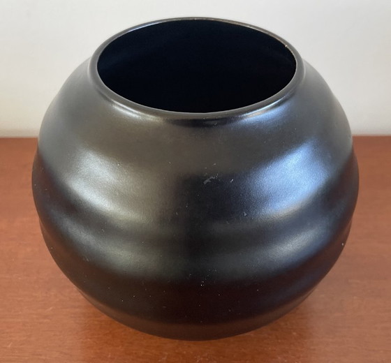 Image 1 of Schoonhoven Plateelfabriek - Art Deco matte black ribbed vase