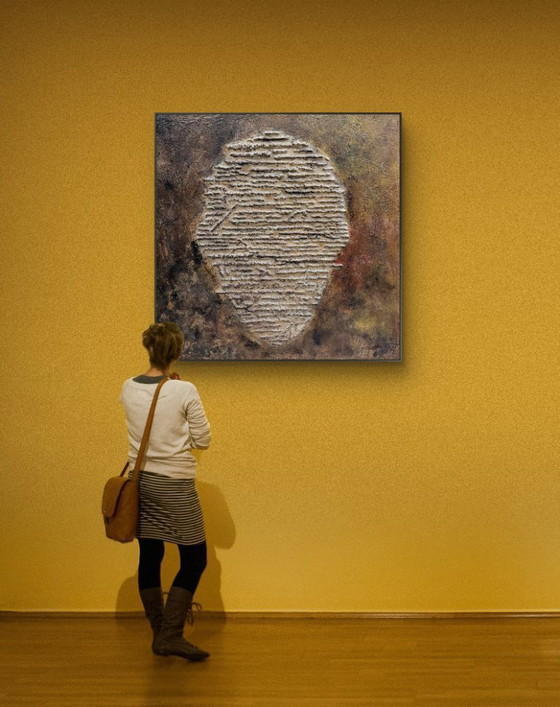 Image 1 of Líneas y Rostros – Objeto Escultórico de Pared con Relieve Crudo (121 × 121 × 4 cm)