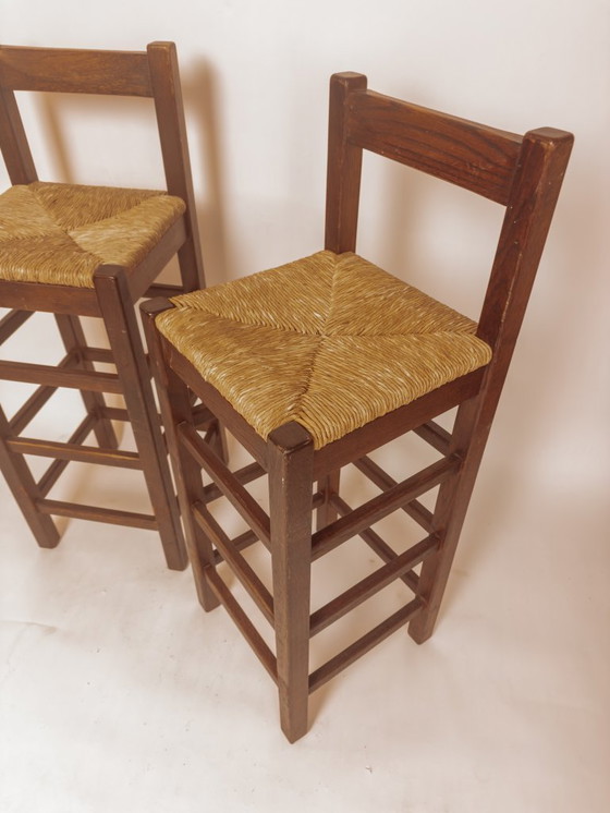 Image 1 of Ensemble de 2 tabourets de bar vintage en bois avec assise en jonc