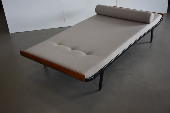 Image 1 of Sofá cama Cleopatra restaurado de mediados de siglo