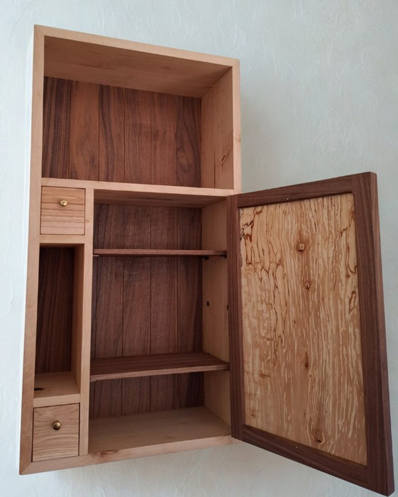 Image 1 of Armadio a muro in legno massiccio