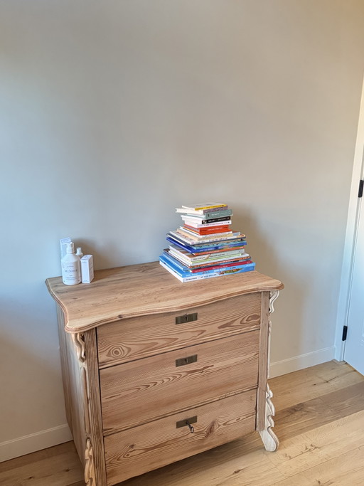 Commode ancienne en pin, style brocante, d'inspiration danoise.