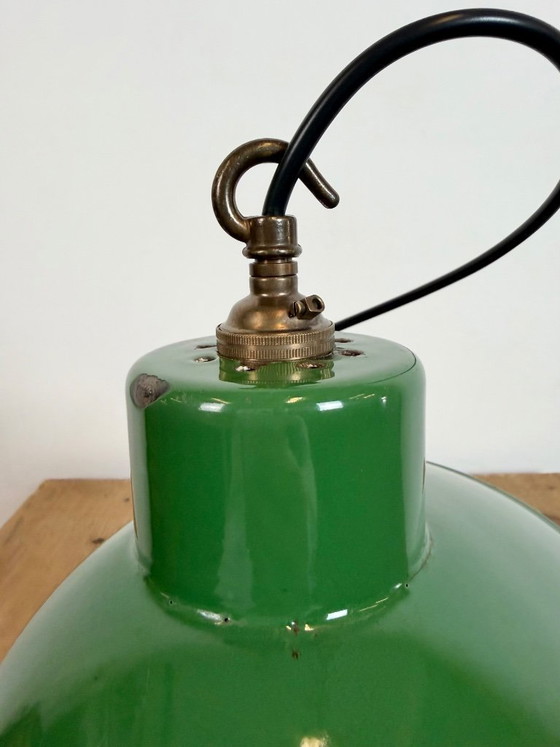 Image 1 of Industriële Britse hanglamp van groen emaille, jaren 60