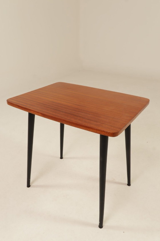 Image 1 of petite table basse vintage au design moderne des années 1970