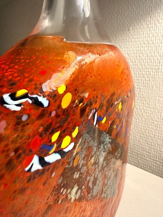 Image 1 of Vase signé Kosta Boda « Satellite » par Bertil Vallien - Grands Confettis Rouges (Modèle 89715)