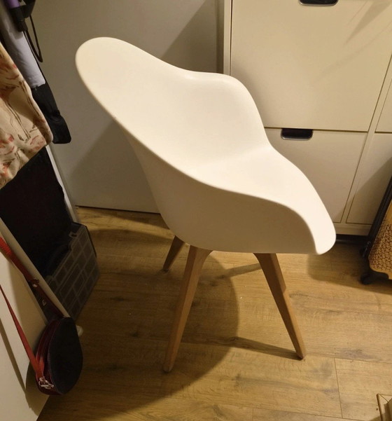 Hauge table à manger blanche chaises cadre en bois – BoConcept, Chaises de salle à manger, Plastic, Wood (photo 2 of 8)