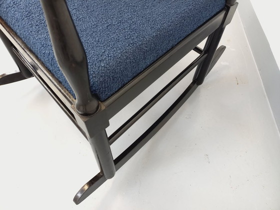 Image 1 of Fauteuil rocking-chair suédois de Karl Axel Adolfsson pour Gemla vintage en bois noir et tissu bouclette des années 50 60