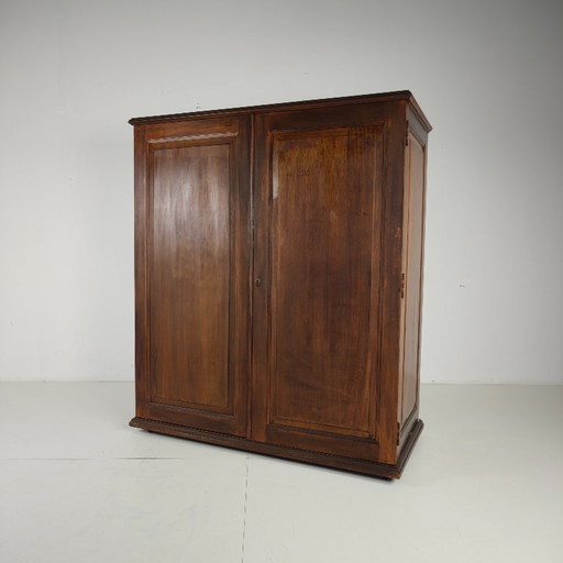 Innovation from the early 20th century: Innovation Ingenuities Ltd. Men's wardrobe
