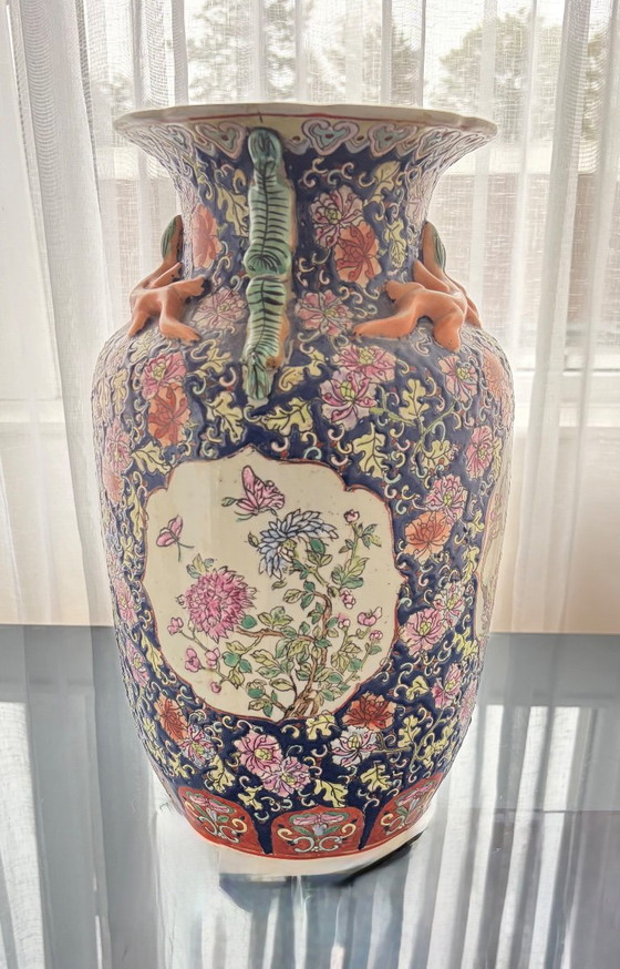 Grande vaso cinese per rose con bassorilievo (36 cm) - Chinoiserie – Vasi, Ceramic, Porcelain (photo 4 of 6)