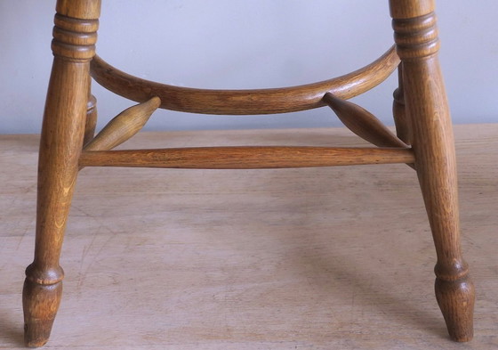 Image 1 of Fauteuil Windsor à dossier en lyre et accoudoirs en chêne massif, style moderne du milieu du siècle, années 1960