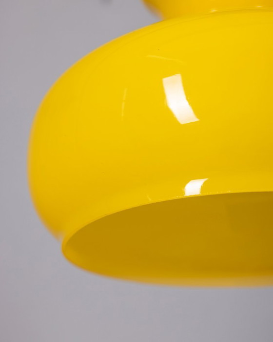 Image 1 of Pagina 1 di 8 LAMPADARIO VINTAGE IN VETRO GIALLO ANNI '70, DESIGN ITALIANO
