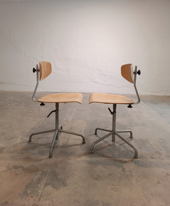 Image 1 of 2 x Stella vintage industriële draaistoelen