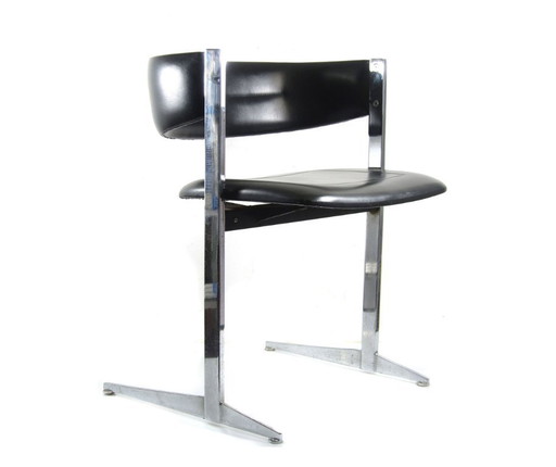 Eleganti sedie da pranzo vintage anni Sessanta con rivestimento in cromo e nero.