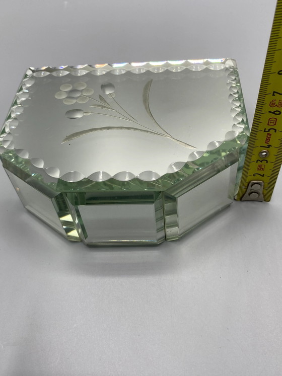 Vintage sieradendoos met afgeschuinde randen en gravures en spiegelend oppervlak. – Glazen & Karaffen, Glass (photo 8 of 8)