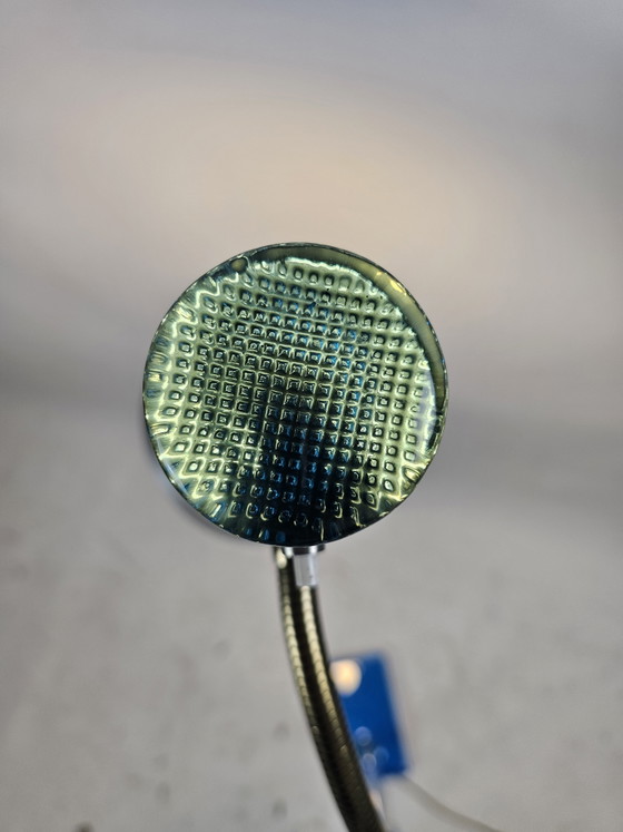 Lámpara de pie sueca, cromada con base de cristal azul. – Lámparas de pie, Glass, Metal (photo 4 of 9)