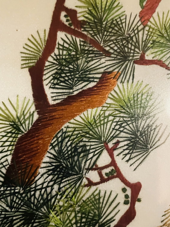 Handgefertigte chinesische Seidenstickerei „Pfauen“ | Gerahmt mit entspiegeltem Glas – Wanddekoration, Silk (photo 4 of 7)