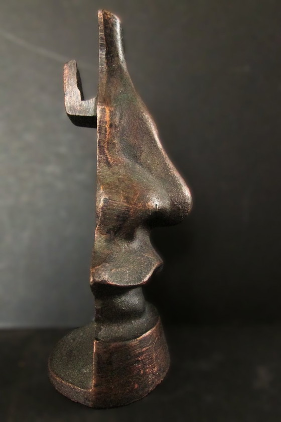 Escultura de una nariz, metal marrón, Bronce (foto 5 de 8)