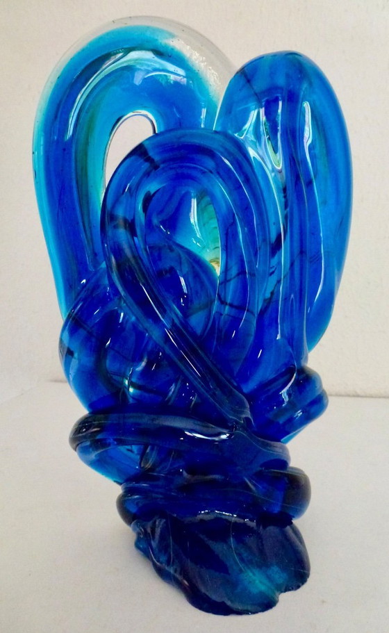 Image 1 of Escultura de botón de cristal maltés 'Verano Azul' de Mdina.