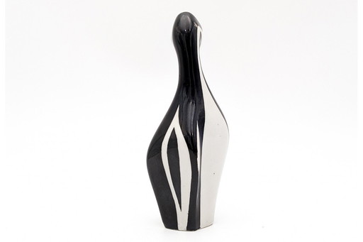 A pelican figurine by Ćmielów from the 1960s.