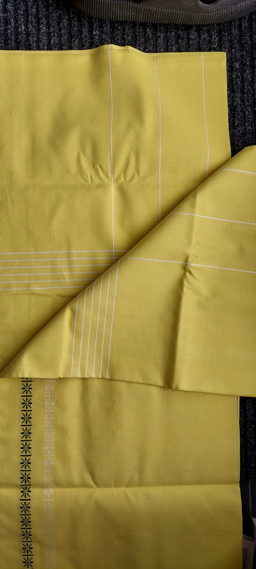 Vintage tafelkleed van SWAN