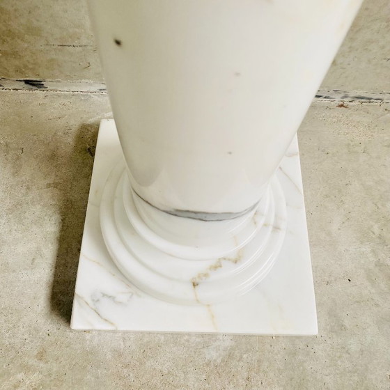 Image 1 of Consola auxiliar de mármol italiana de 1980